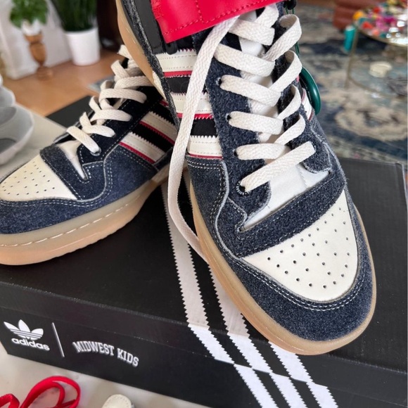 Adidas sneakers Midwest Kids brand, straps and laces, brand new size MEN’s 11 - Picture 2 of 8